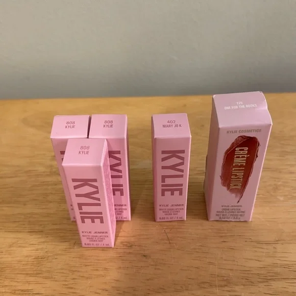 Kylie Cosmetics by Kylie Jenner Bundle